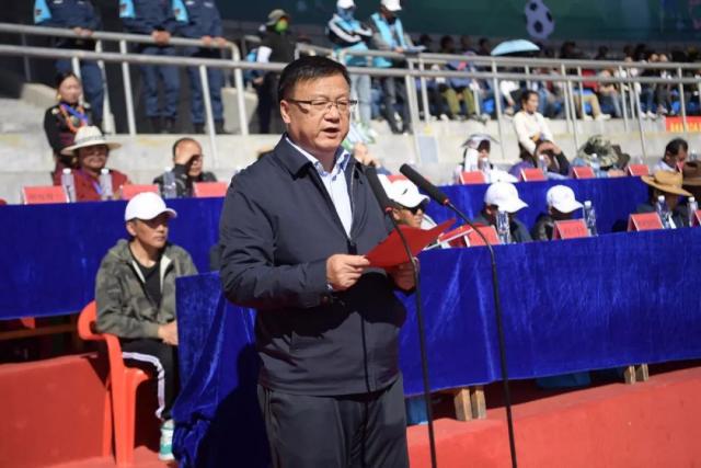 埃及国家队主帅度假遭遇妻子争斗，压力大晕倒